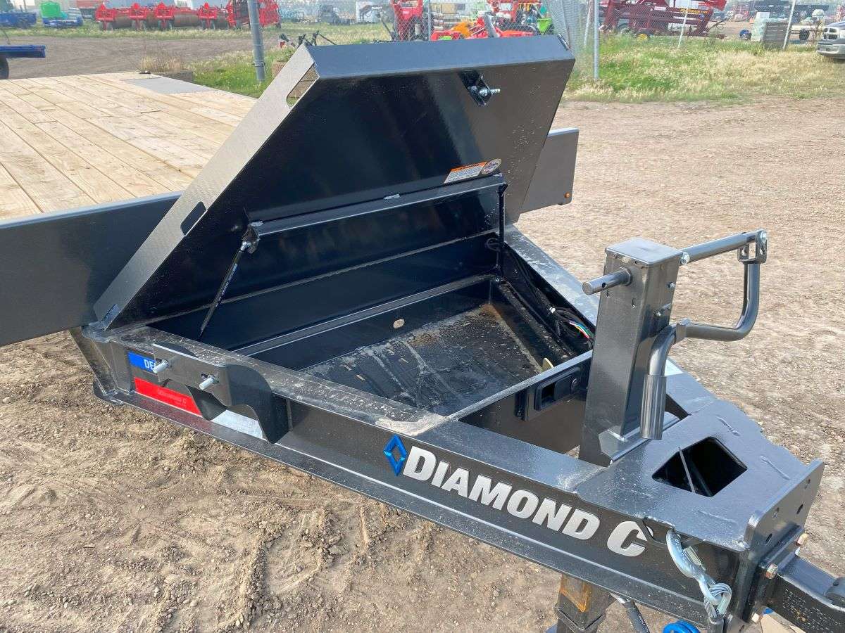 2024 Diamond C 26' Deck-Over Trailer