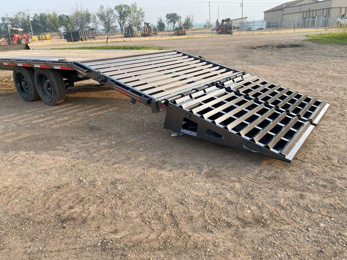 2024 Diamond C 26' Deck-Over Trailer