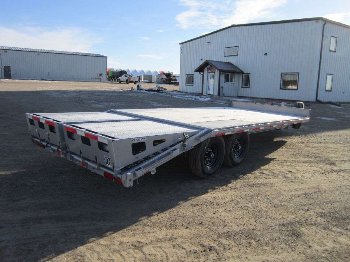 2024 Diamond C DEC 8'5" x 20' Flat Deck