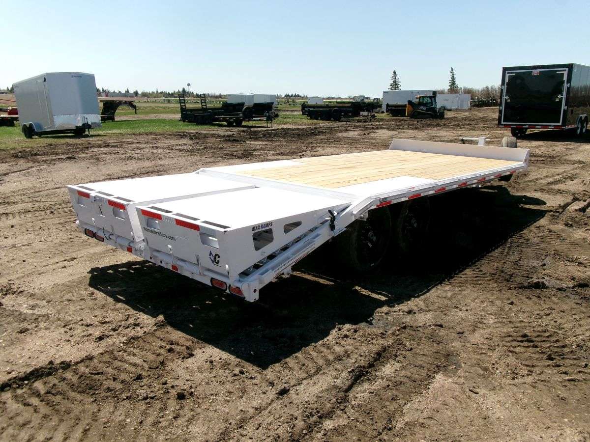 2024 Diamond C DEC 8'6" x 25' Beavertail Deckover
