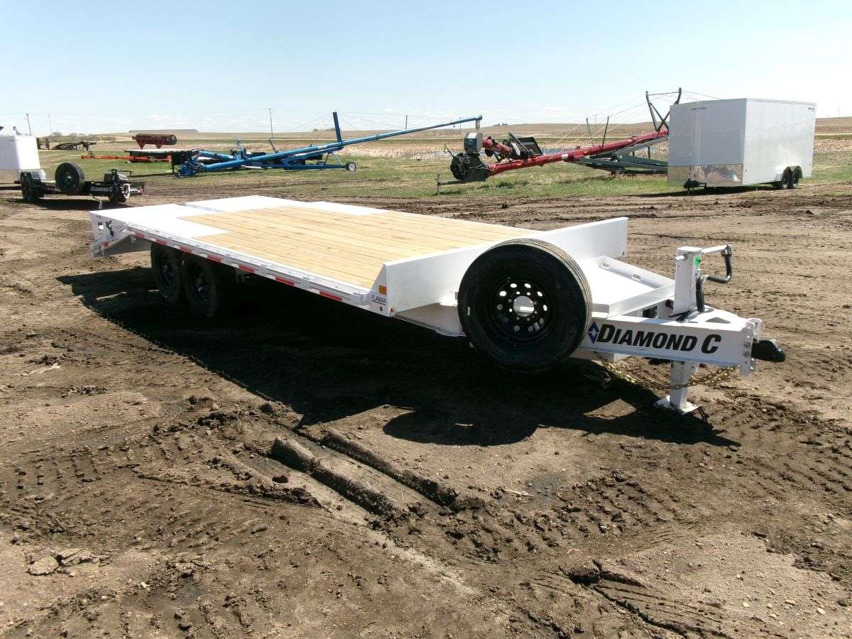 2024 Diamond C DEC 8'6" x 25' Beavertail Deckover