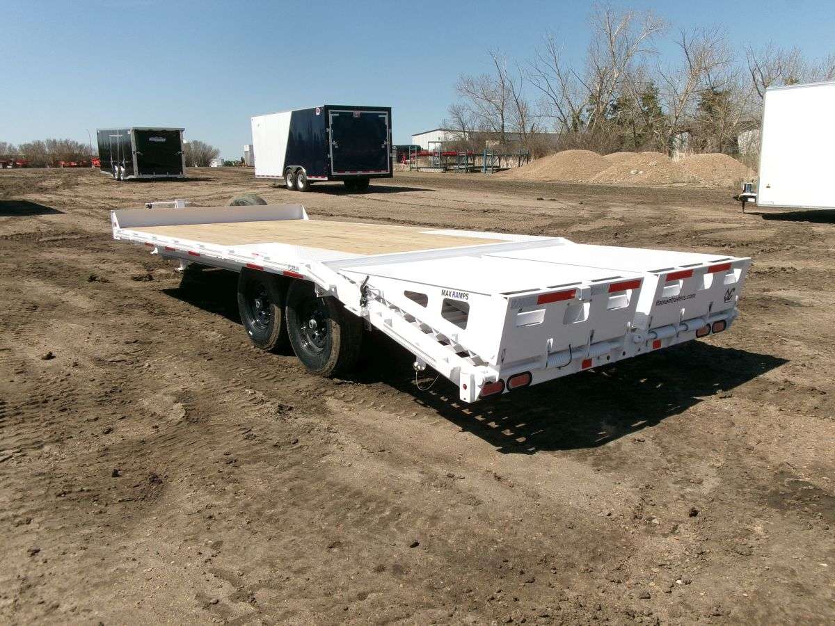 2024 Diamond C DEC 8'6" x 25' Beavertail Deckover