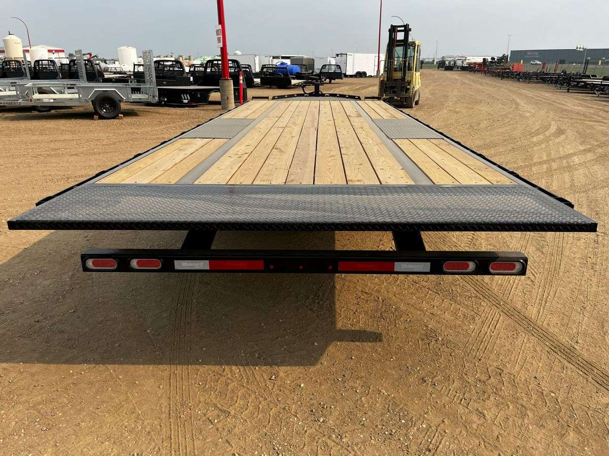 2024 Diamond C DET 8'5" x 24' Flat Deck