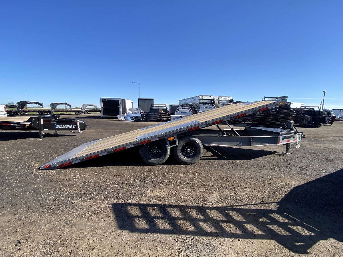 2024 Diamond C DET207- 20' Tilt Deck Trailer