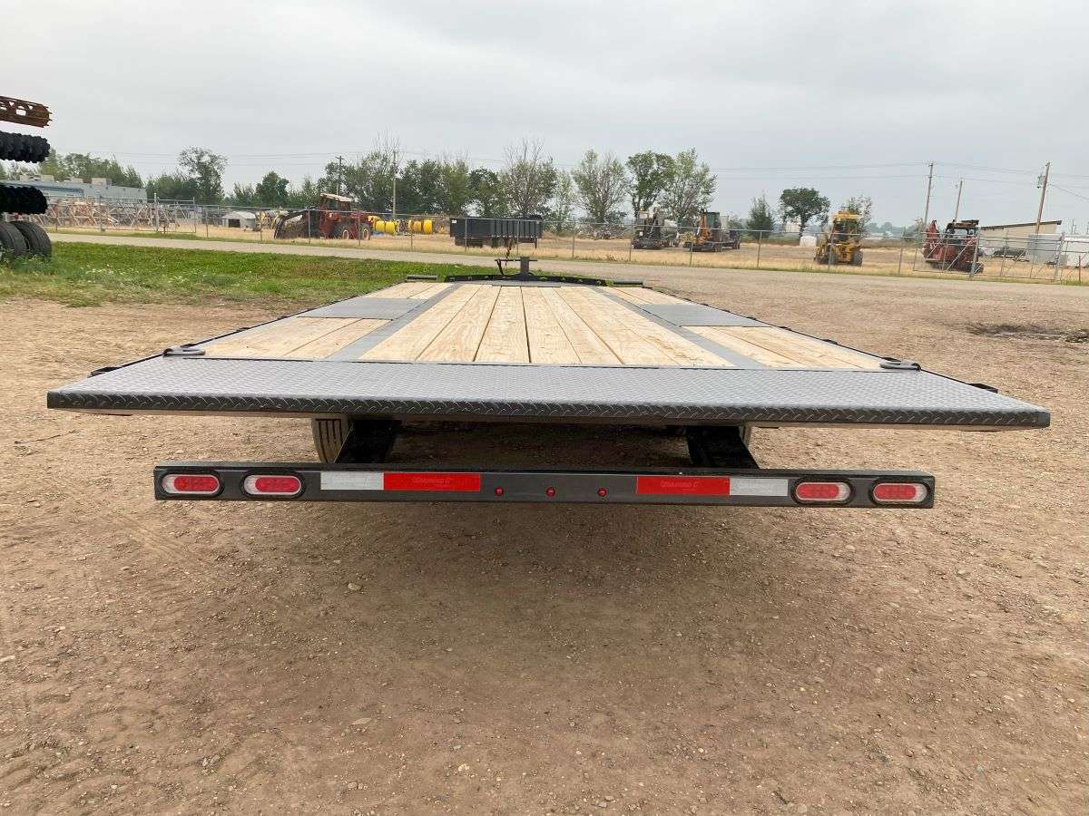 2024 Diamond C DET207 22' Tilt Deck Trailer