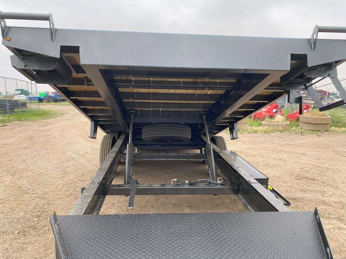 2024 Diamond C DET207 22' Tilt Deck Trailer