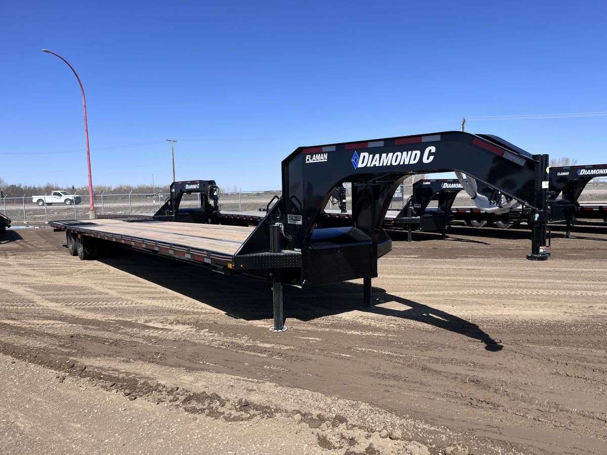 2024 Diamond C FMAX 8'5" x 44' Gooseneck Flat Deck