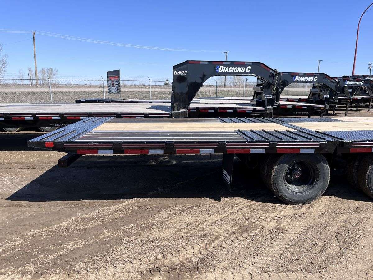 2024 Diamond C FMAX 8'5" x 44' Gooseneck Flat Deck