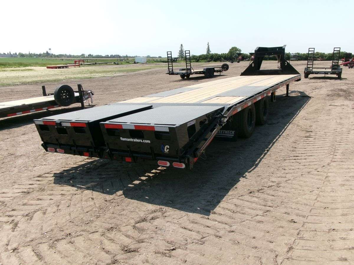 2024 Diamond C FMAX 8'6" x 32' GN Beavertail Flat Deck