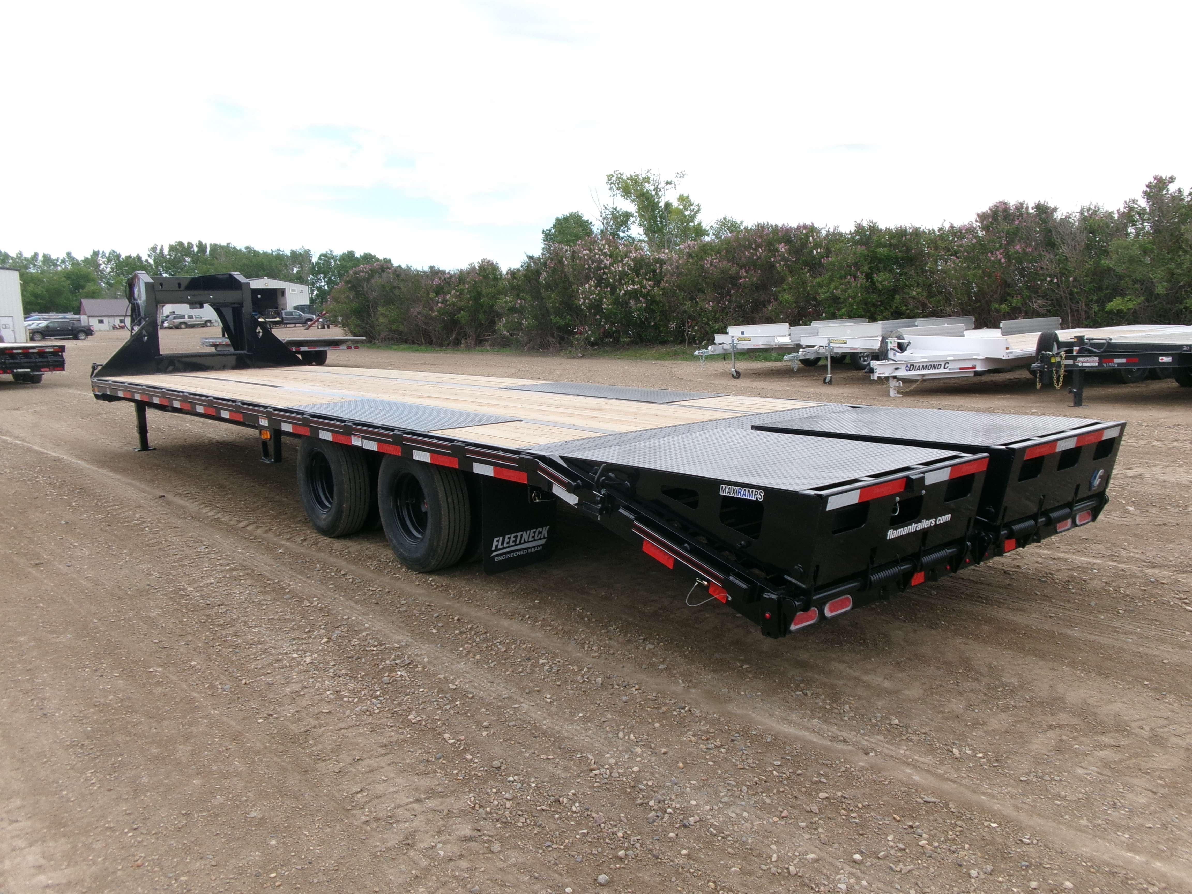 2024 Diamond C FMAX 8'6" x 32' Gooseneck Flat Deck