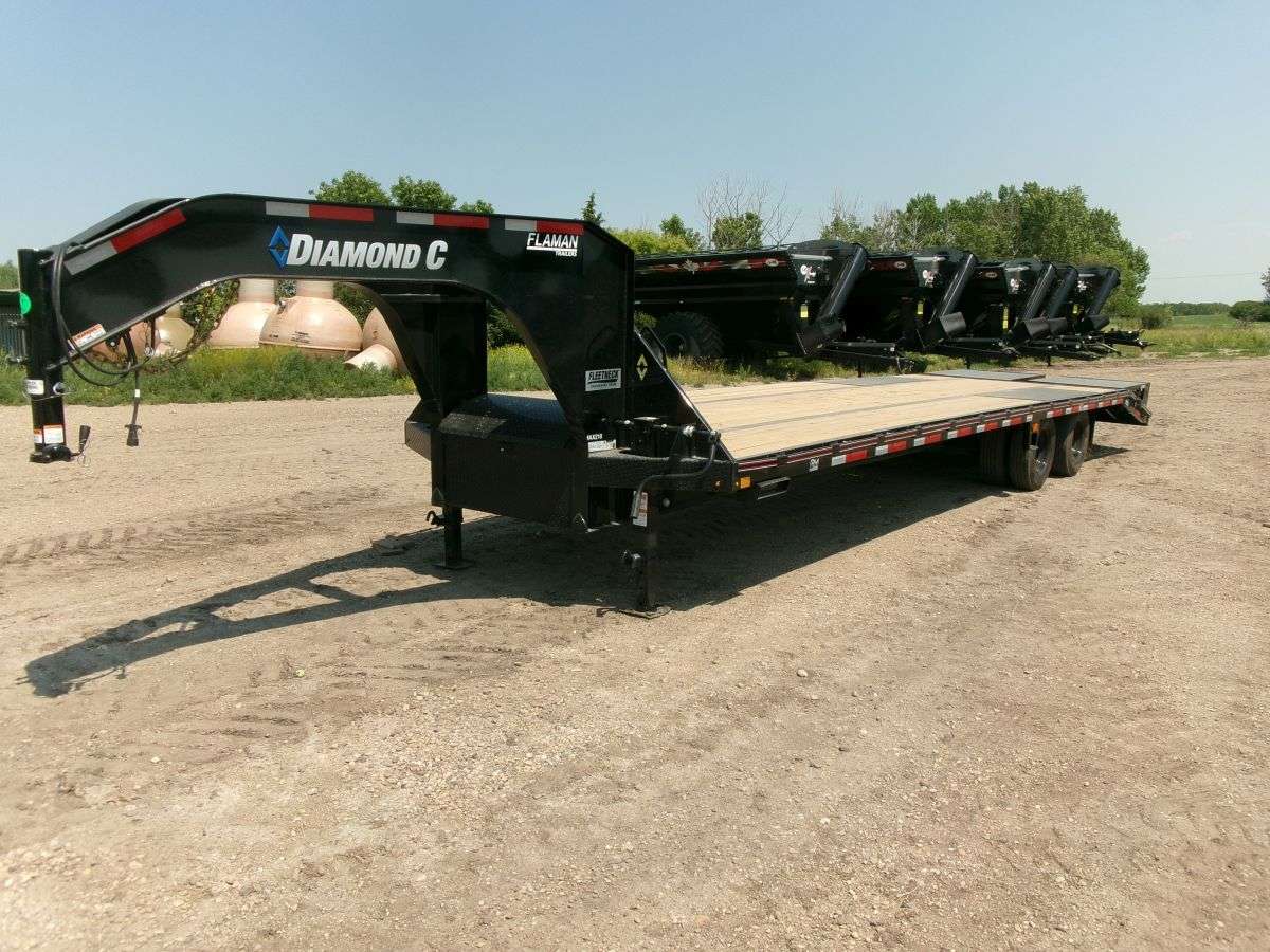 2024 Diamond C FMAX 8'6" x 32' Gooseneck Flat Deck