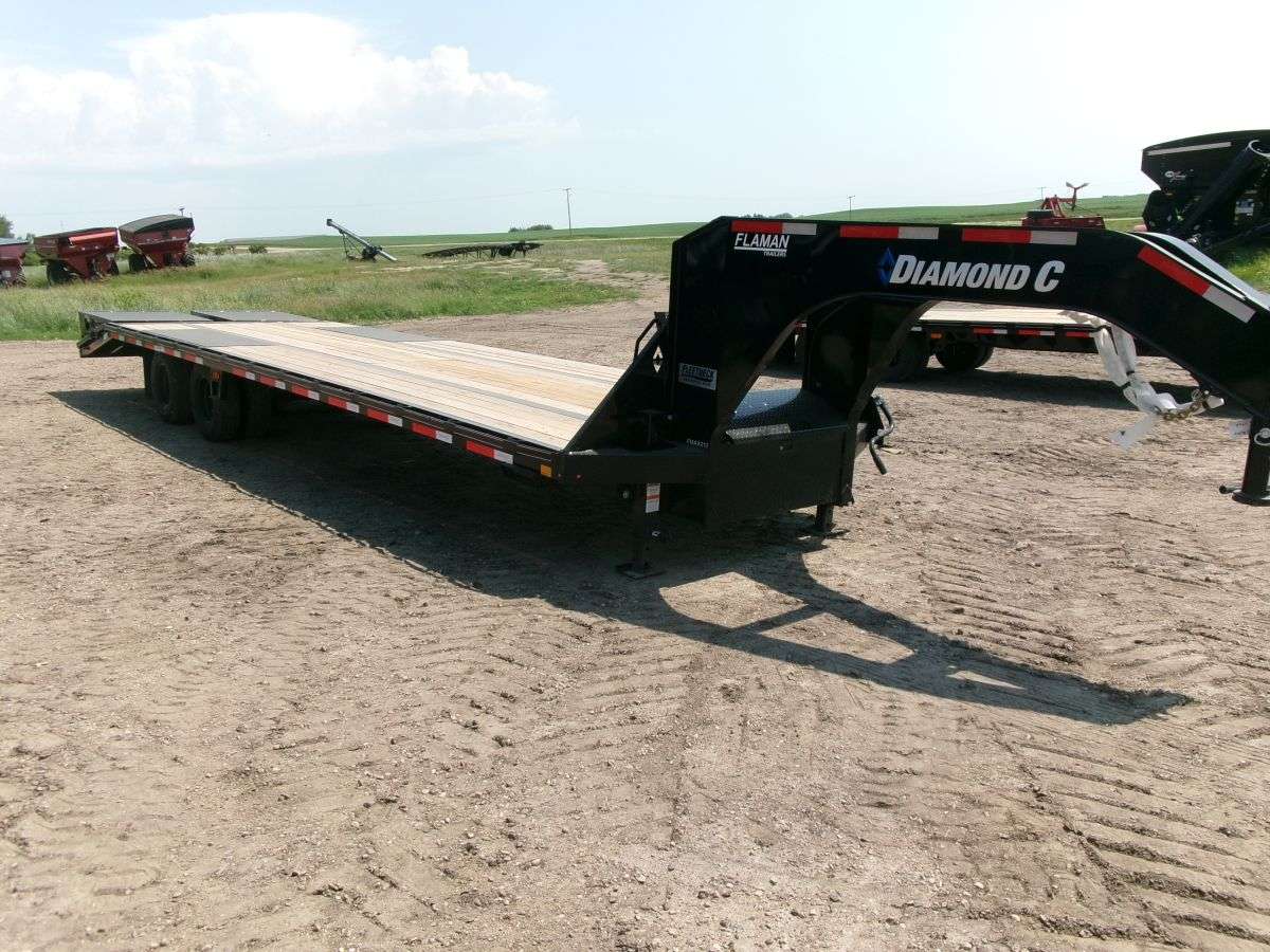 2024 Diamond C FMAX 8'6" x 35' GN Beavertail Flat Deck