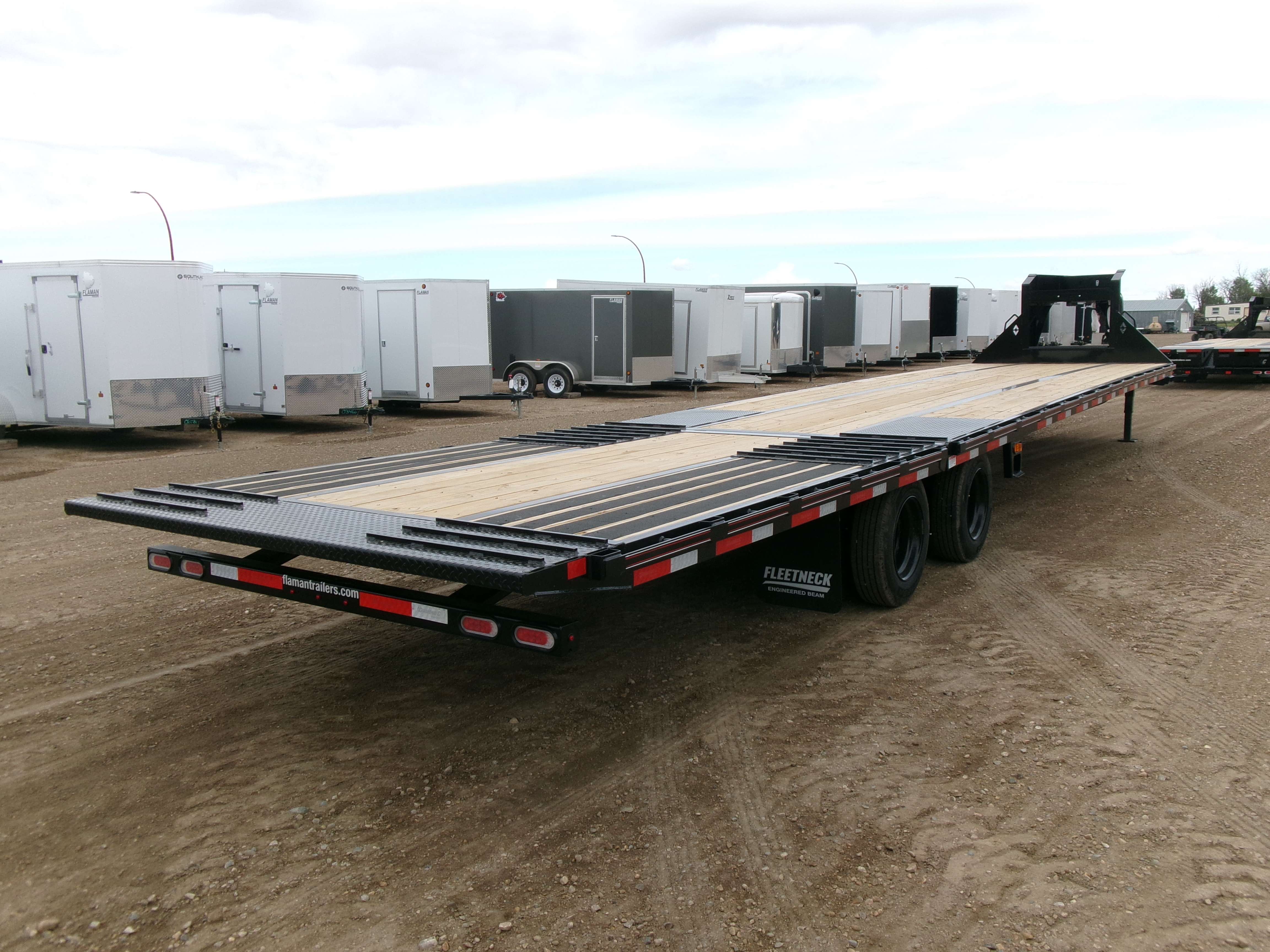 2024 Diamond C FMAX 8'6" x 40' GN Beavertail Flat Deck