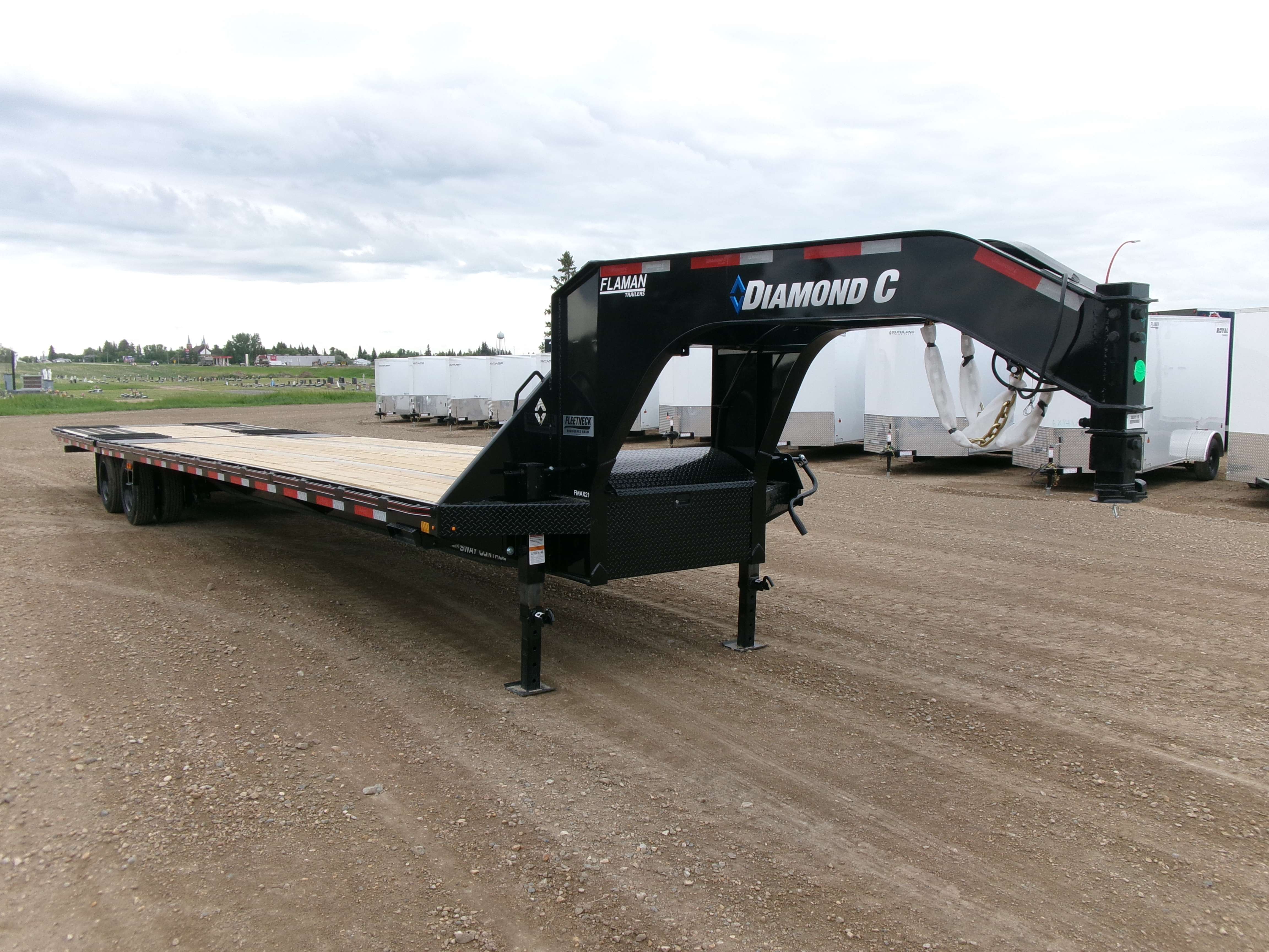 2024 Diamond C FMAX 8'6" x 40' GN Beavertail Flat Deck