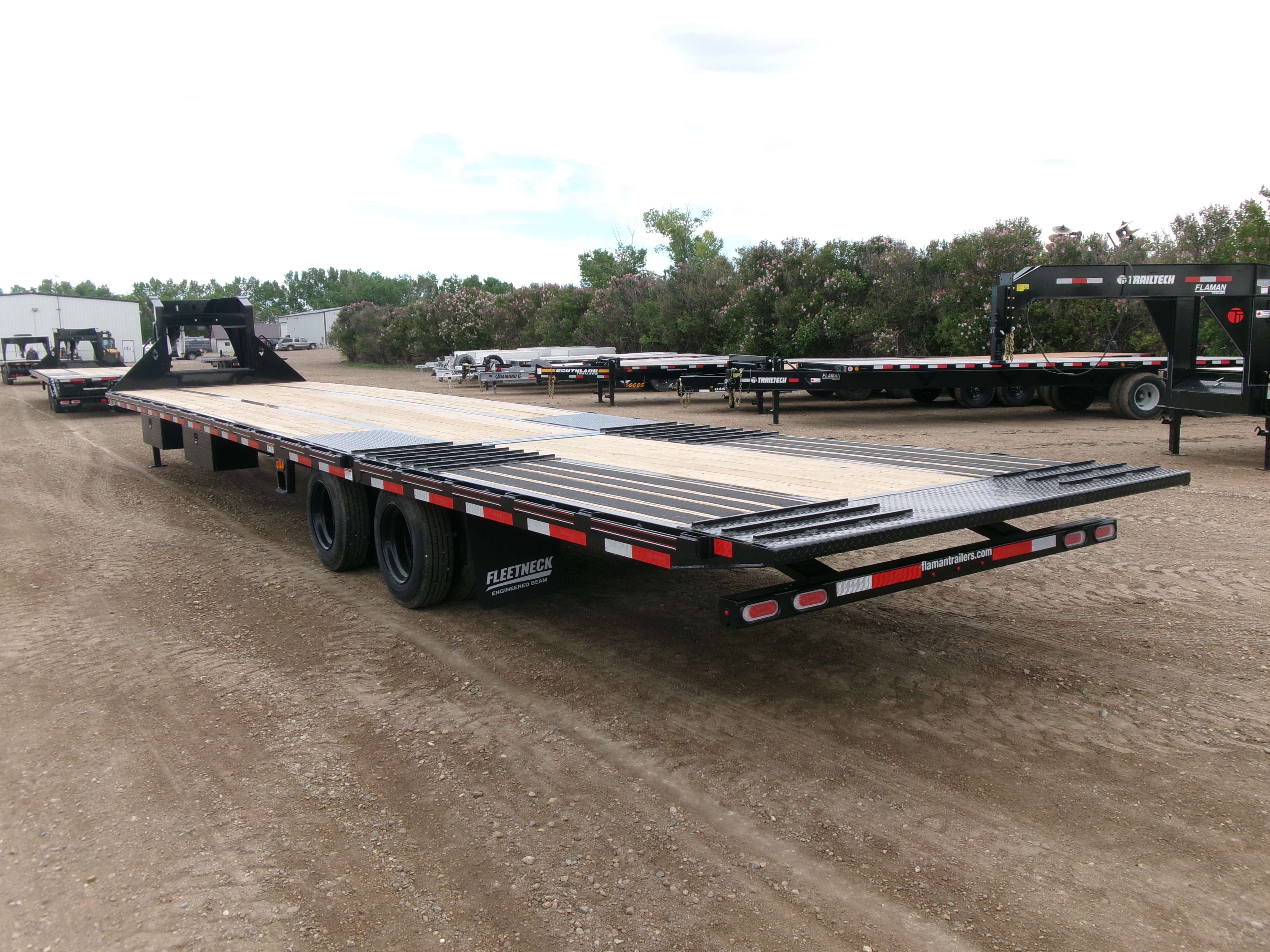 2024 Diamond C FMAX 8'6" x 40' GN Beavertail Flat Deck