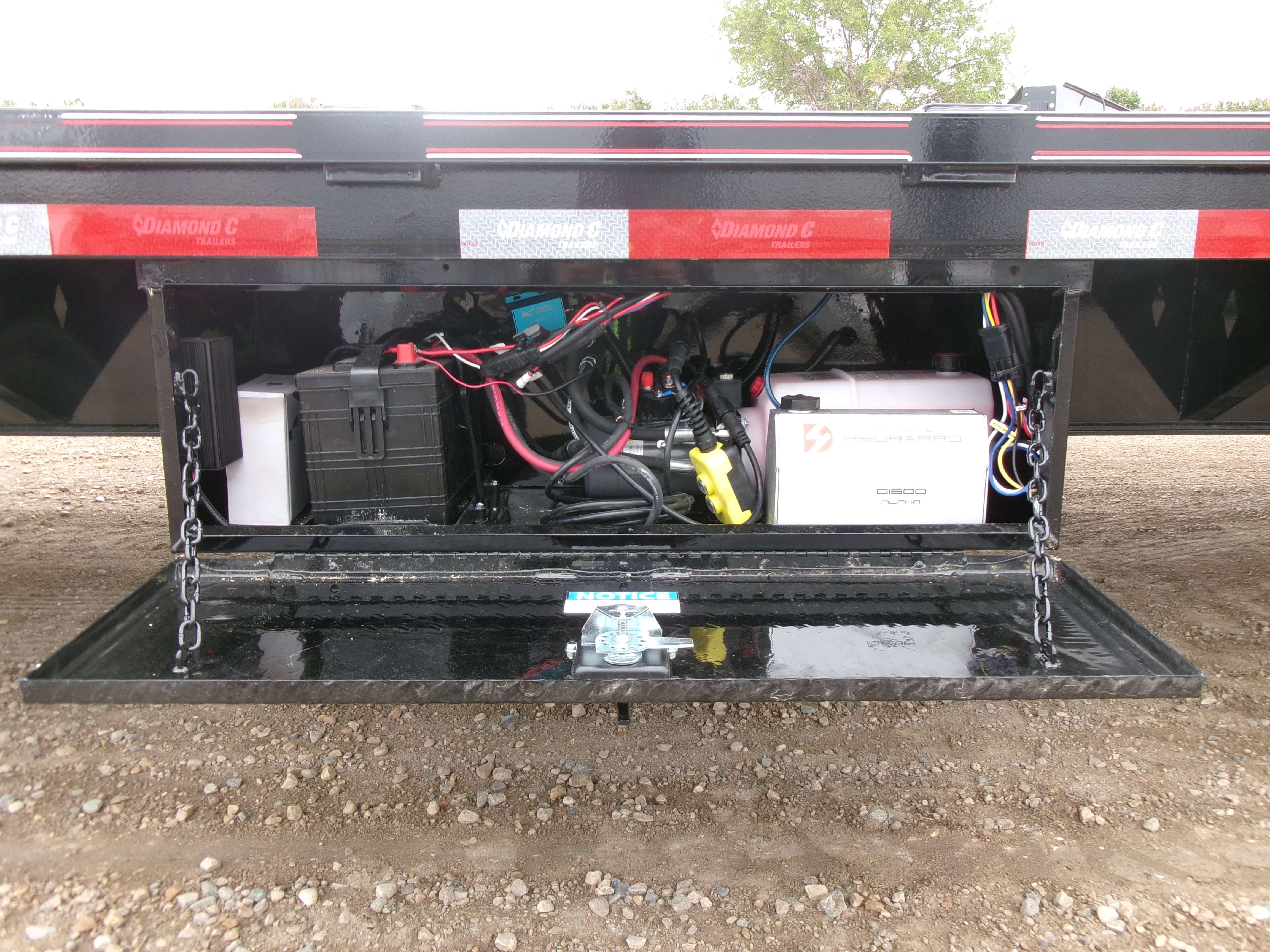 2024 Diamond C FMAX 8'6" x 40' GN BT Flat Deck Trailer