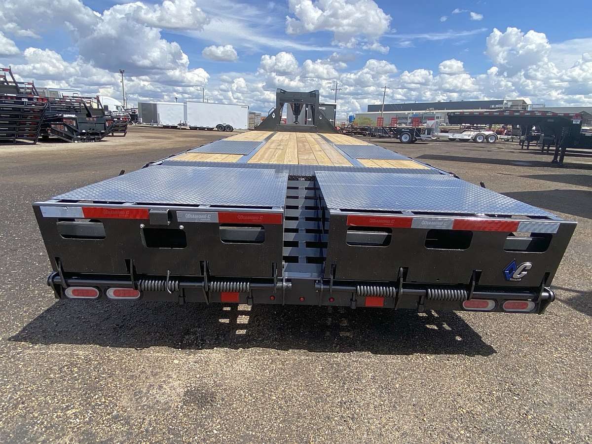 2024 Diamond C FMAX210- 30' Gooseneck Trailer