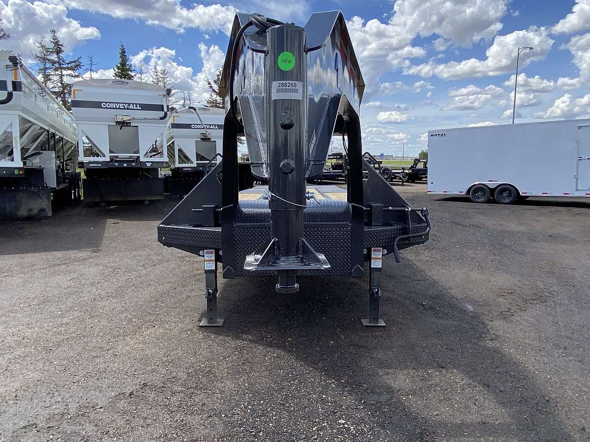 2024 Diamond C FMAX210- 30' Gooseneck Trailer