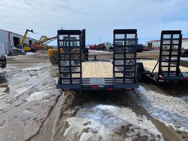 2024 Diamond C LPX 7' x 18' Flat Deck