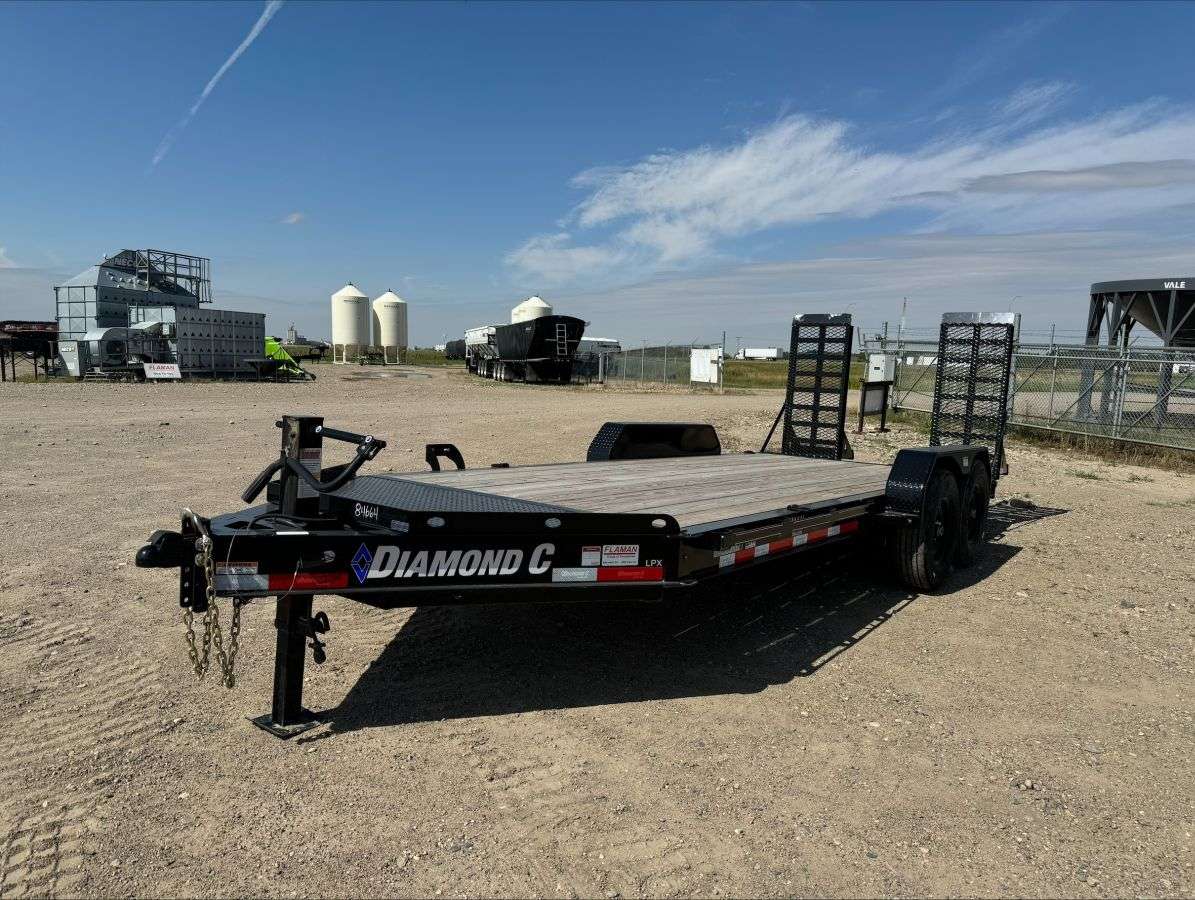 2024 Diamond C LPX 8'6" x 18' Beavertail Flat Deck