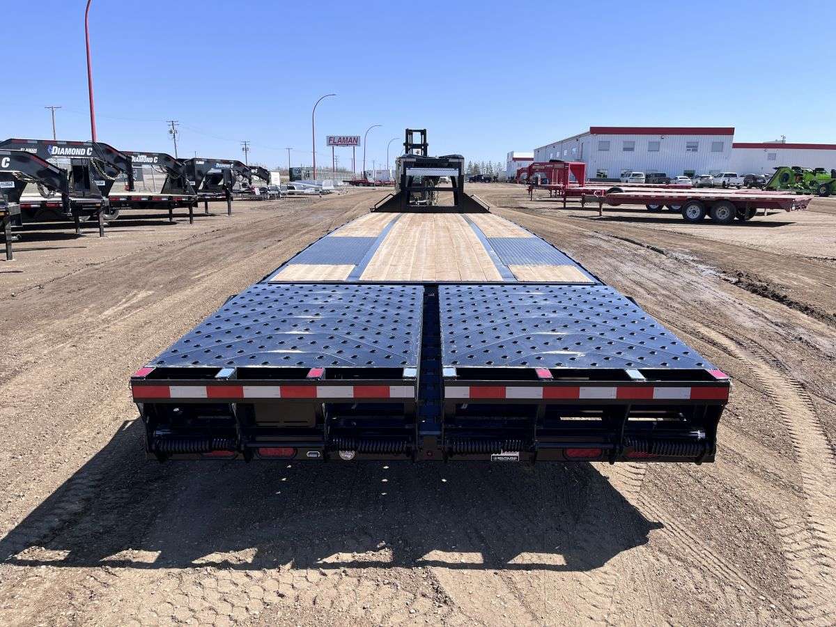 2024 Southland ETG 8'6" x 34' Gooseneck Beavertail Flat Deck