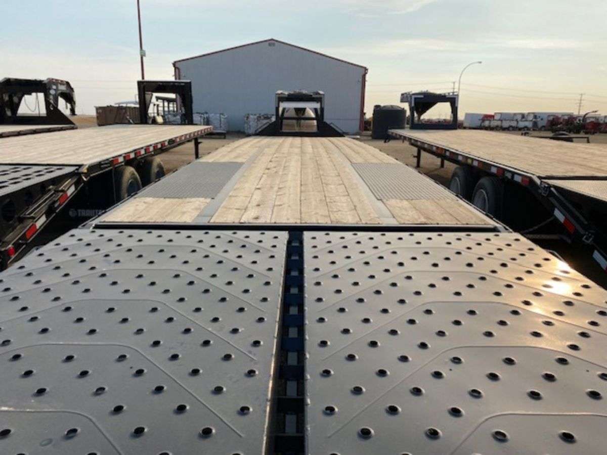 2024 Southland ETG 8'6" x 38' GN BT Flat Deck Trailer