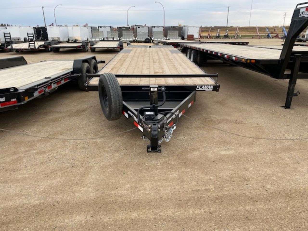 2024 Southland HBA 8'6" x 30' Beavertail Deckover