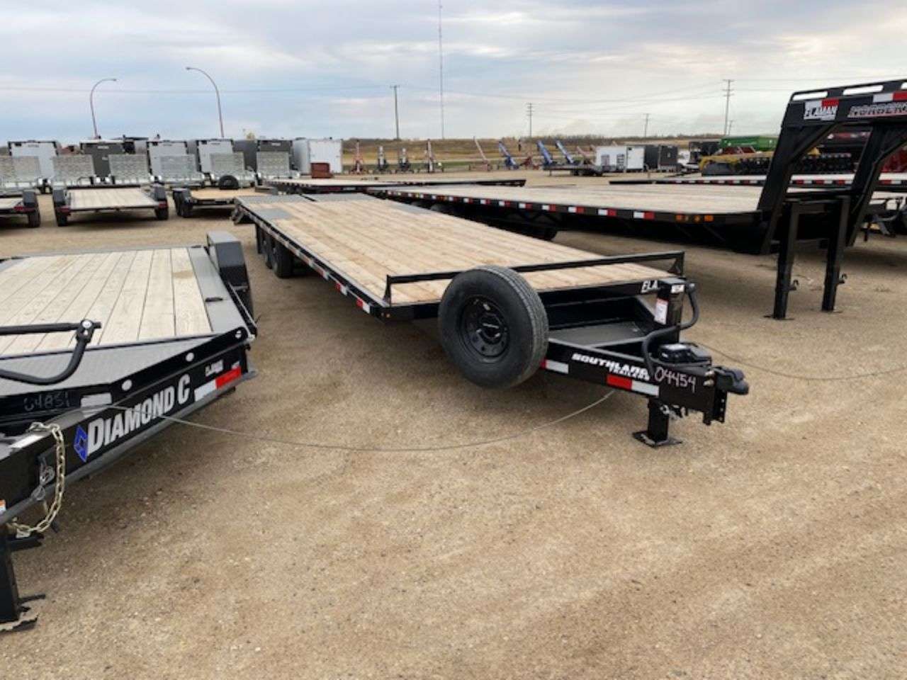 2024 Southland HBA 8'6" x 30' Beavertail Deckover