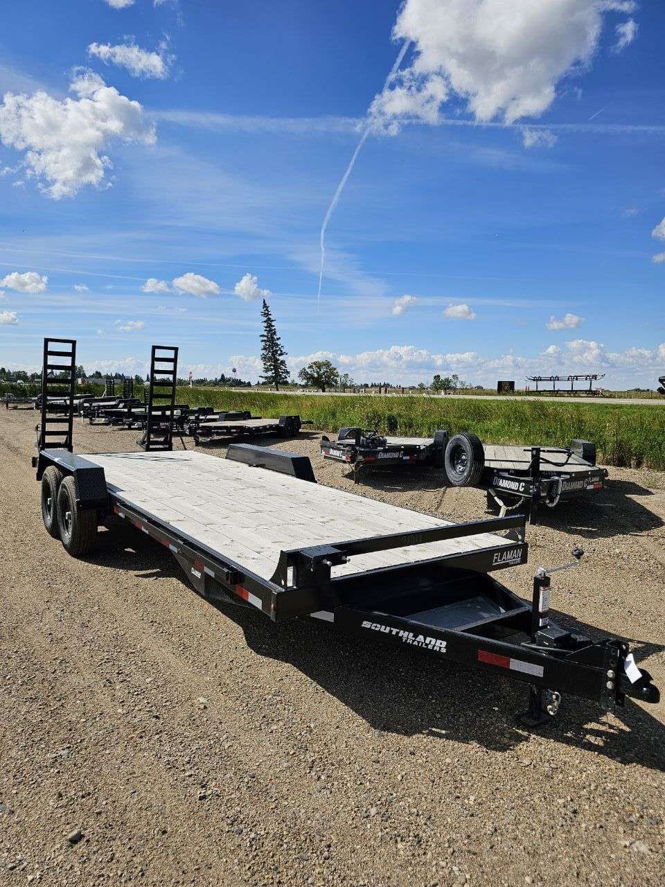 2024 Southland LBA 8'6" x 22' Beavertail Flat Deck