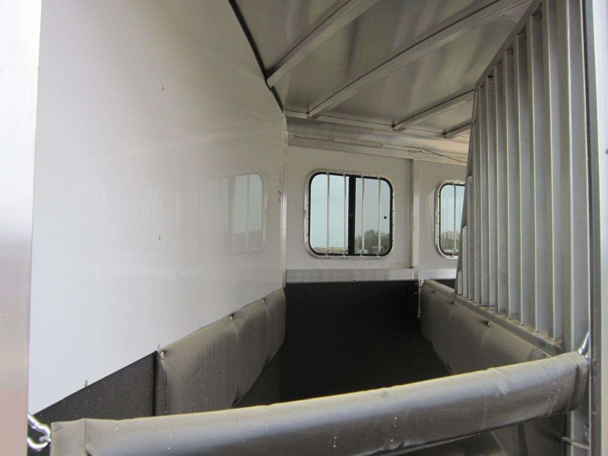 2024 Sundowner Super Sport 6'9" x 15'3" 3-Horse Gooseneck