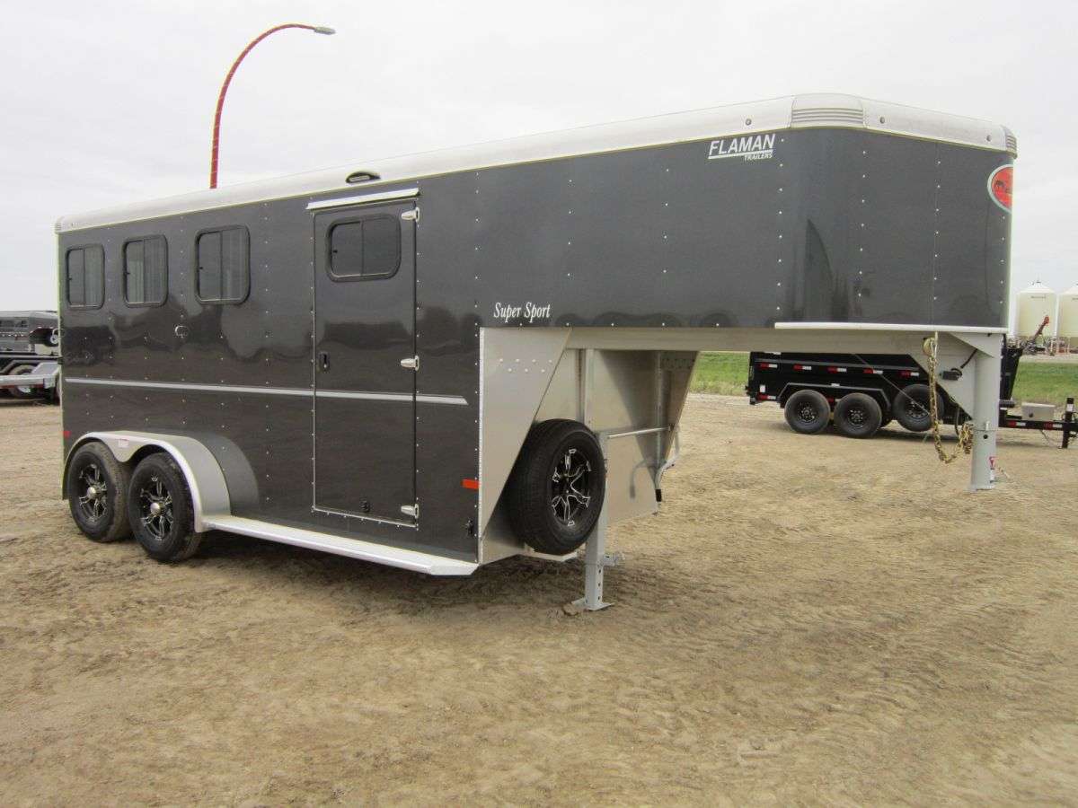 2024 Sundowner Super Sport 6'9" x 15'3" 3-Horse Gooseneck