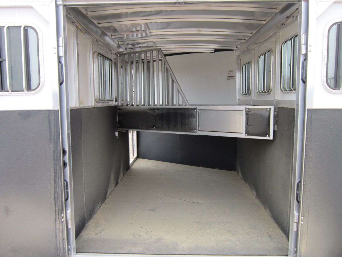 2024 Sundowner Super Sport 6'9" x 15'3" 3-Horse Gooseneck
