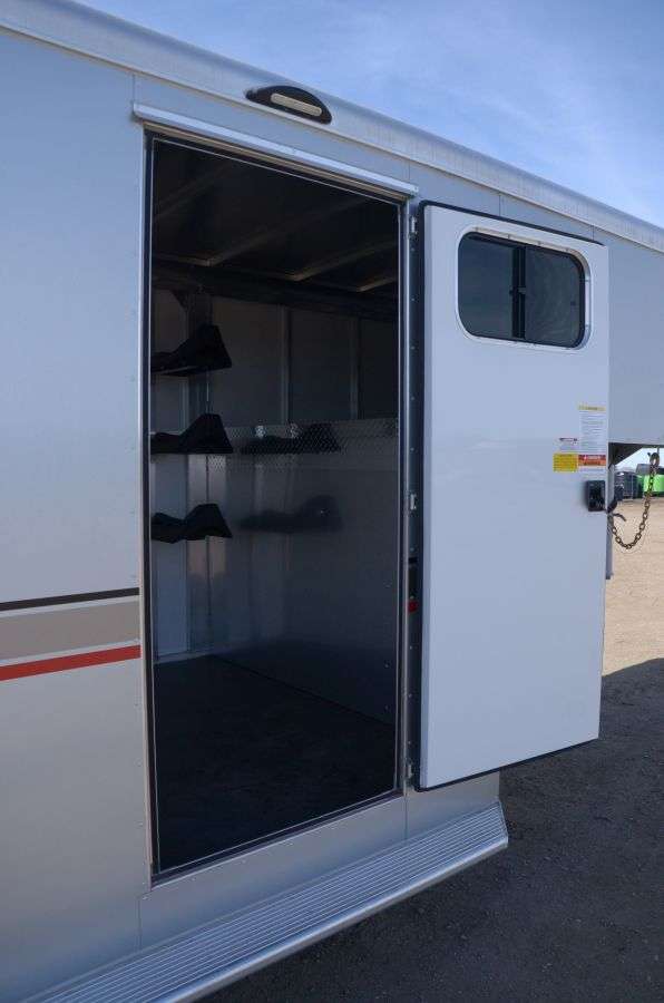 2024 Sundowner Super Sport 6'9" x 15'3" 3-Horse Gooseneck