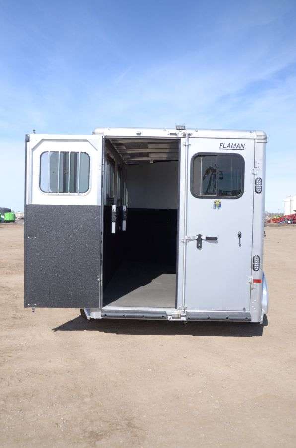 2024 Sundowner Super Sport 6'9" x 15'3" 3-Horse Gooseneck