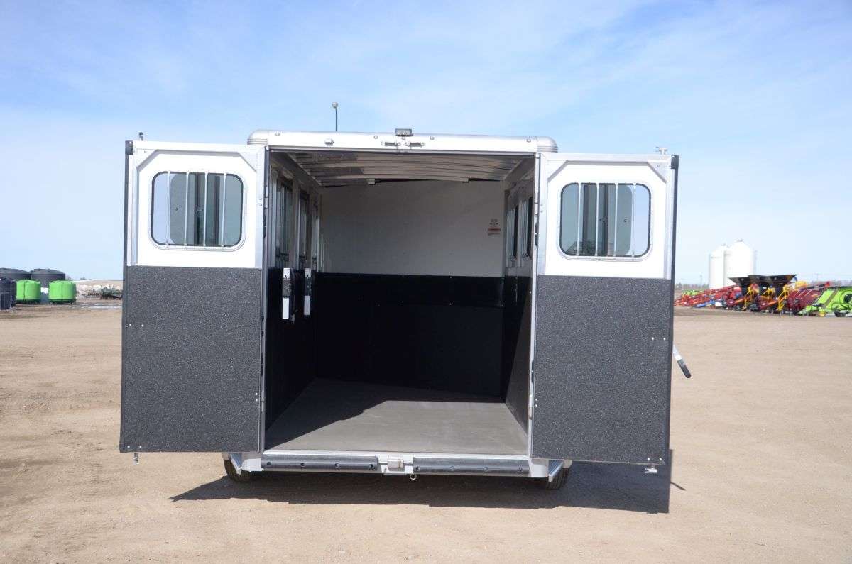 2024 Sundowner Super Sport 6'9" x 15'3" 3-Horse Gooseneck