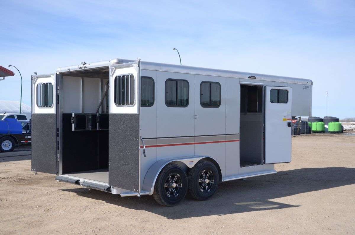2024 Sundowner Super Sport 6'9" x 15'3" 3-Horse Gooseneck