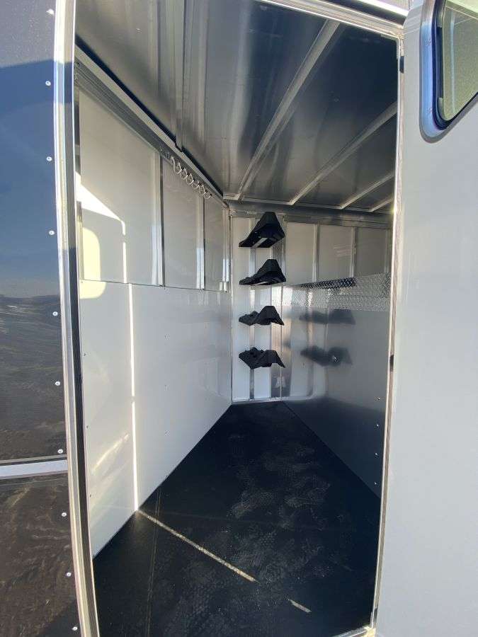 2024 Sundowner Super Sport 6'9" x 18'6" 4-Horse GN Trailer