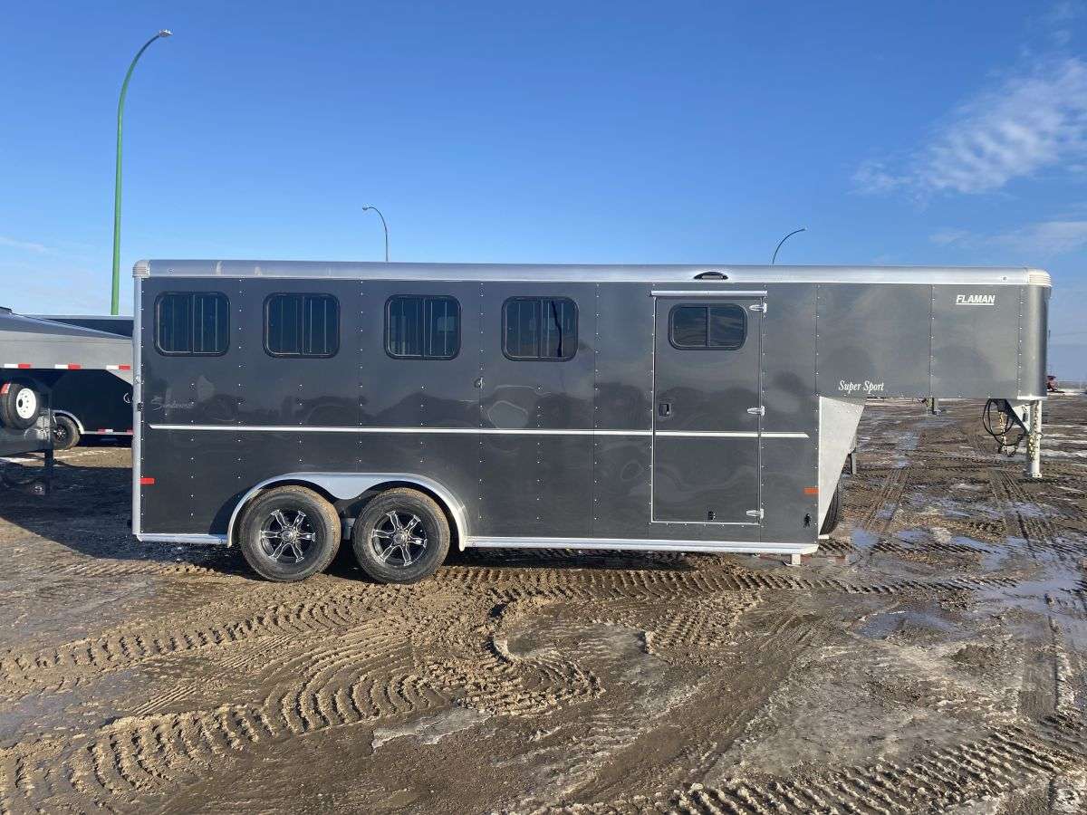 2024 Sundowner Super Sport 6'9" x 18'6" 4-Horse Gooseneck