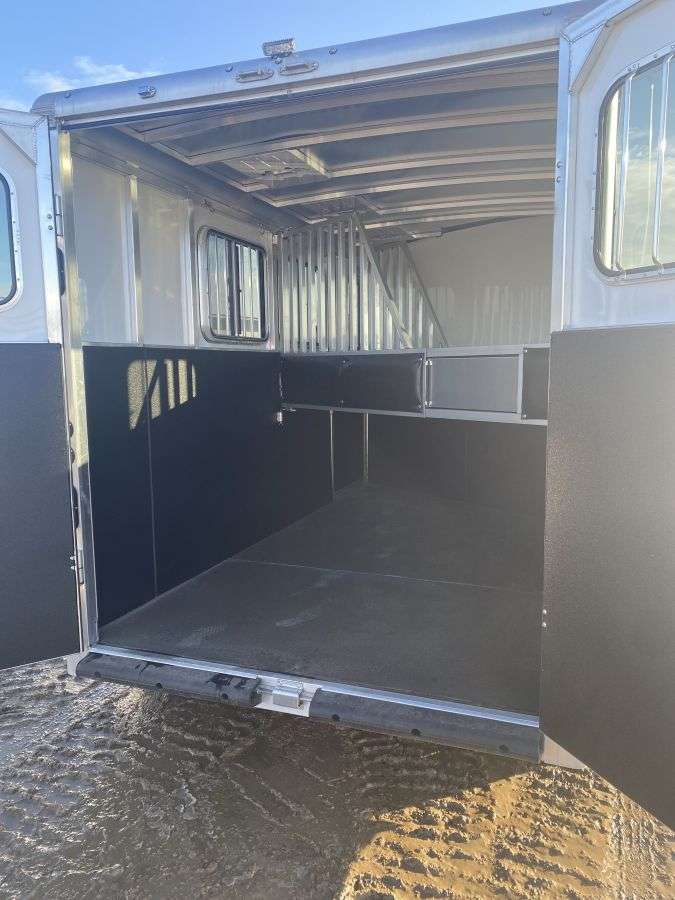 2024 Sundowner Super Tack 6'9" x 16'3" 3-Horse Bumper Pull