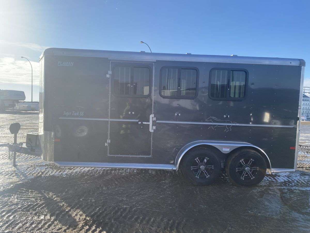 2024 Sundowner Super Tack 6'9" x 16'3" 3-Horse Bumper Pull