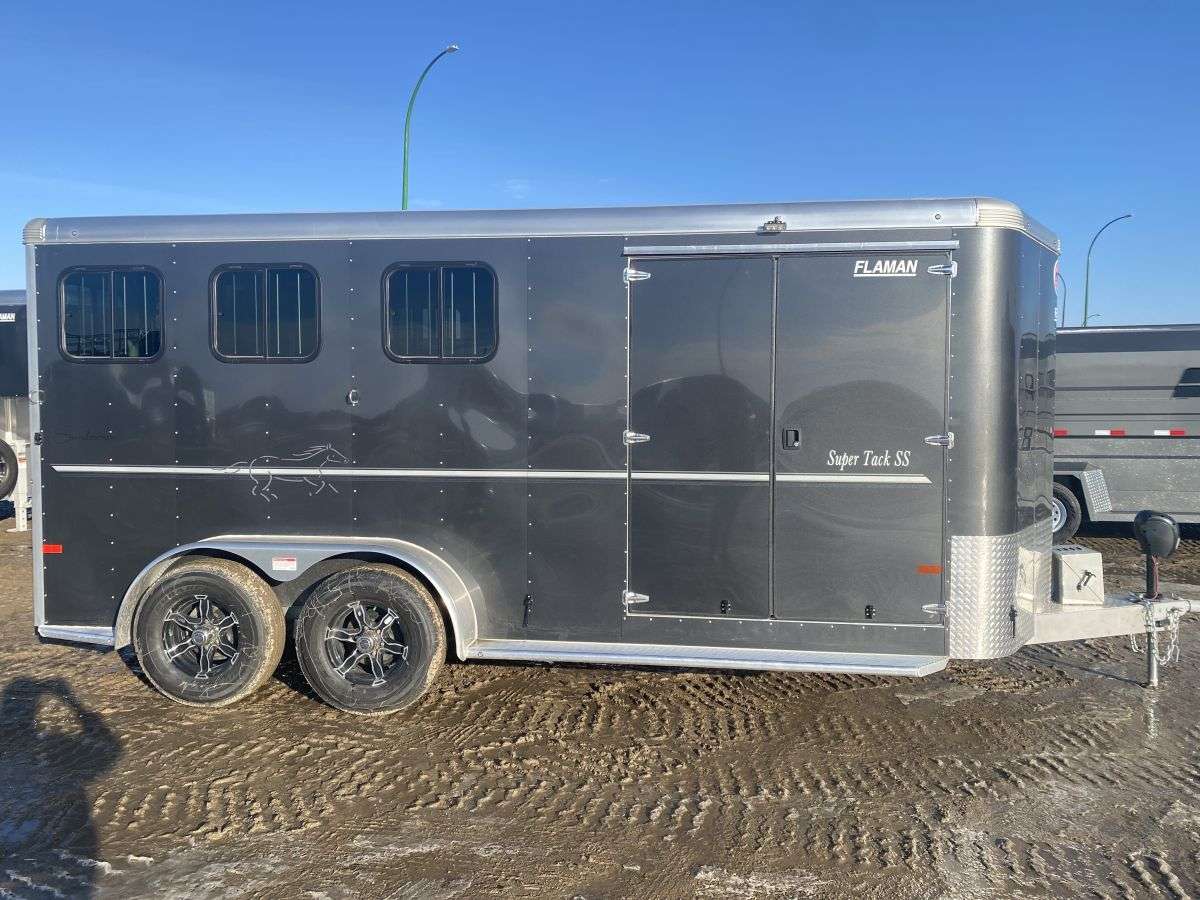 2024 Sundowner Super Tack 6'9" x 16'3" 3-Horse Bumper Pull