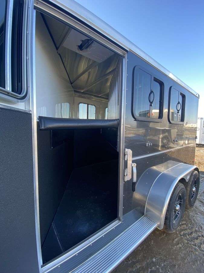 2024 Sundowner Super Tack 6'9" x 16'3" 3-Horse Bumper Pull