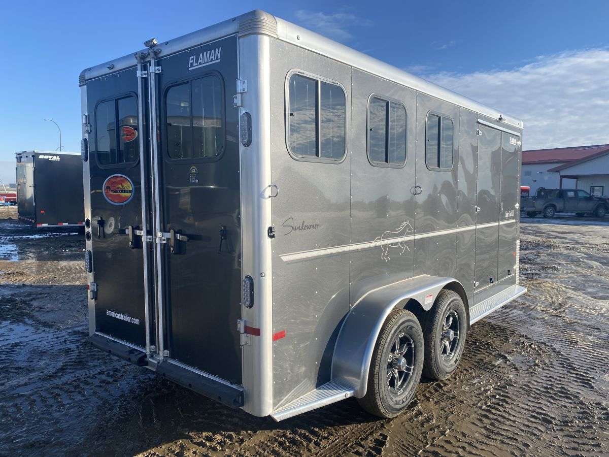 2024 Sundowner Super Tack 6'9" x 16'3" 3-Horse Bumper Pull
