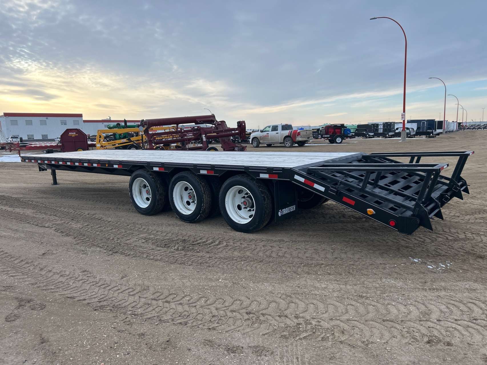 2024 Trailtech TD320 8'6" x 35' BT Pintle Flat Deck Trailer