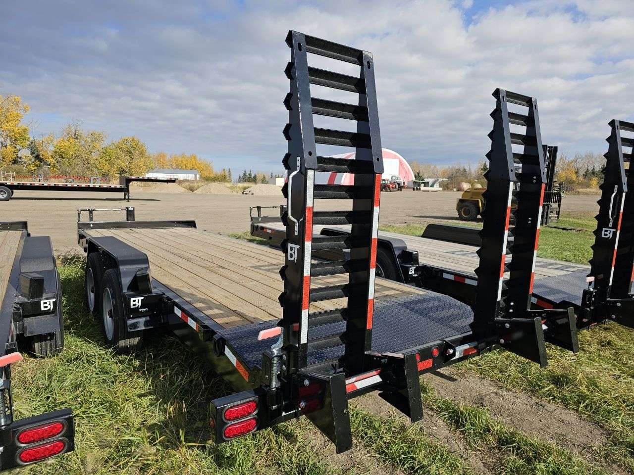 2025 Behnke CBCT 8'6" x 22' Beavertail Flat Deck Trailer