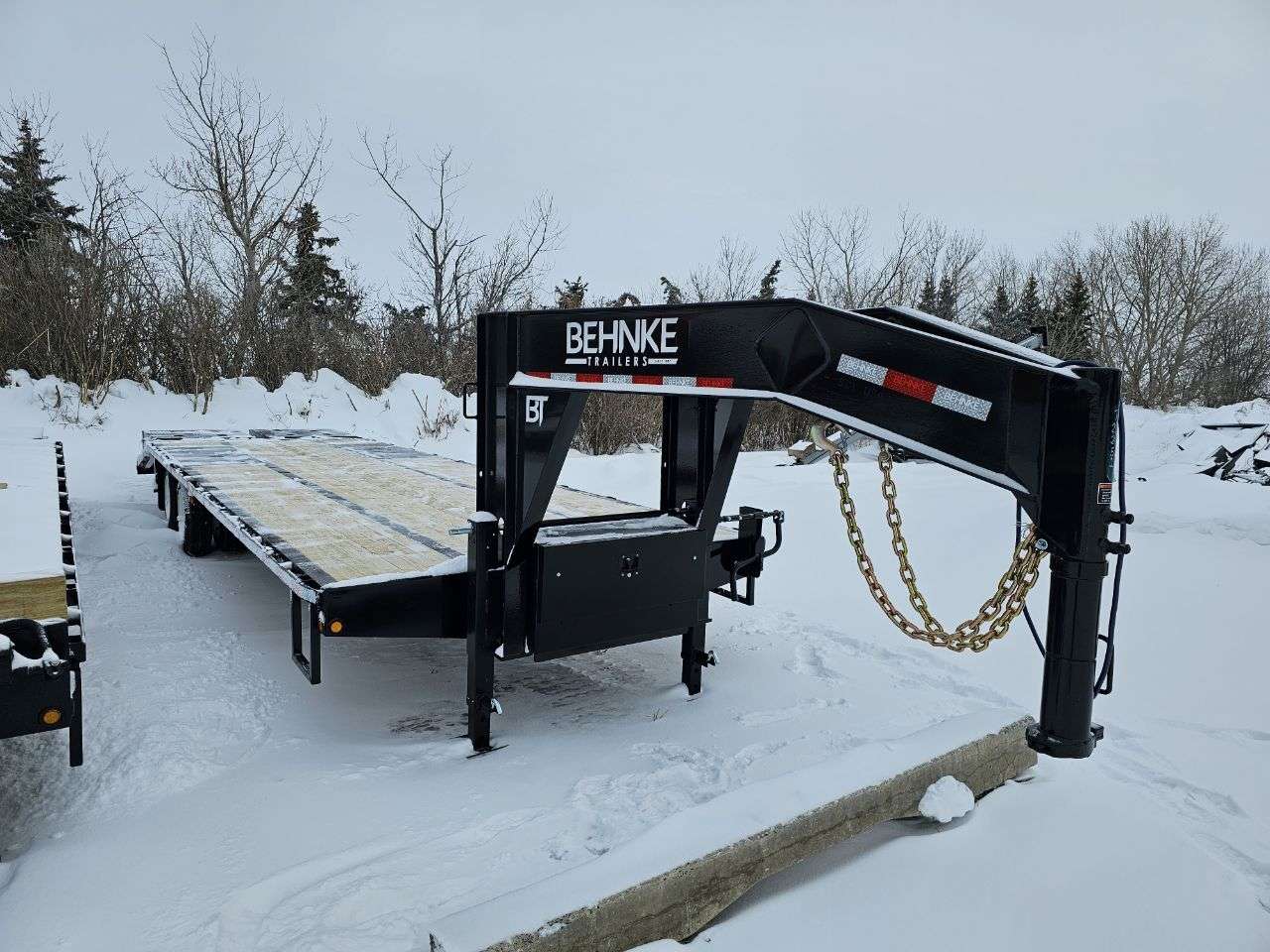 2025 Behnke FB 8'6" x 30' Gooseneck Flat Deck