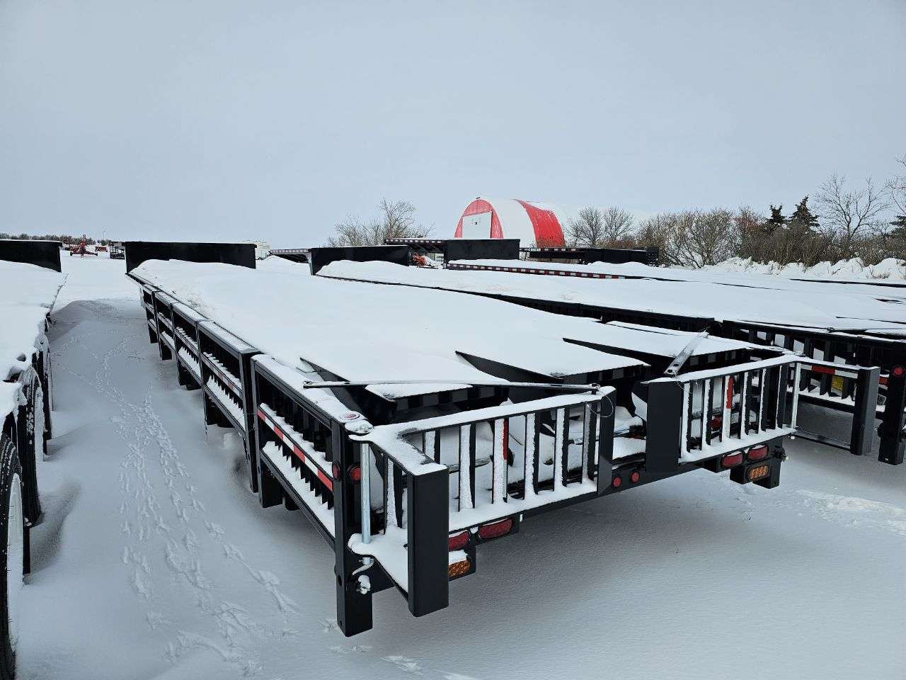 2025 Behnke STX 8'6" x 53' Semi-Style Sprayer Trailer