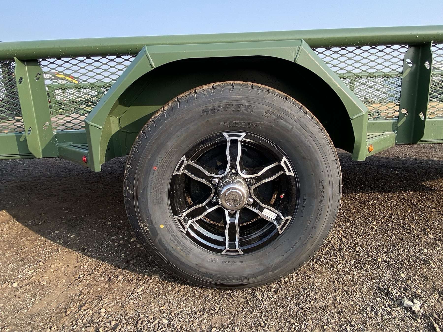 2025 Diamond C 14' Premium Utility w/ Venture Package