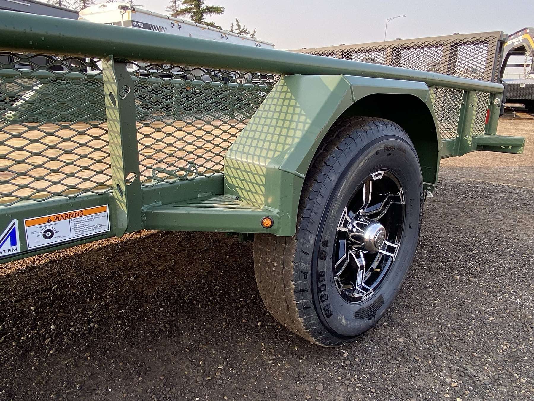 2025 Diamond C 14' Premium Utility w/ Venture Package