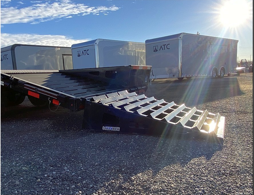 2025 Diamond C 24' Deck-Over Trailer